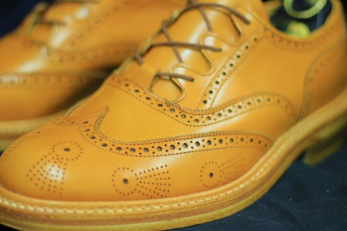 TRICKER'Sのウイングチップシューズ
