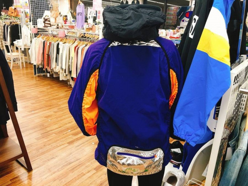 アウターのウーブンジャケット