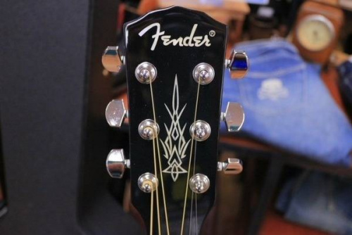 FENDERのエレアコギター