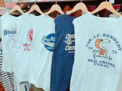 ジャケットのTシャツ