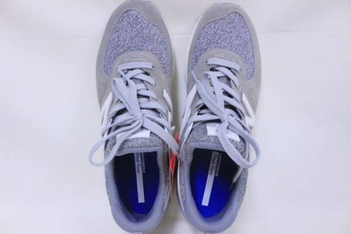 スニーカーのニューバランス（new balance）