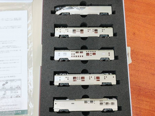 Nゲージ　E001形　四季島のTRAIN SUITE SHIKI-SHIMA　