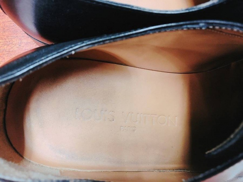 LOUIS VUITTON　ルイヴィトンのメンズ　革靴　レザーシューズ