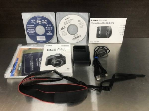 デジタル一眼レフカメラのCANON　キャノン