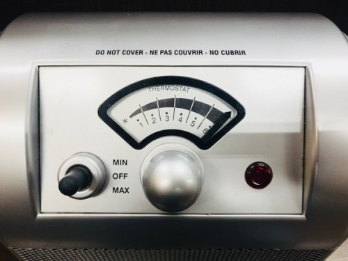 レトロモダンファンヒーターのDeLonghi