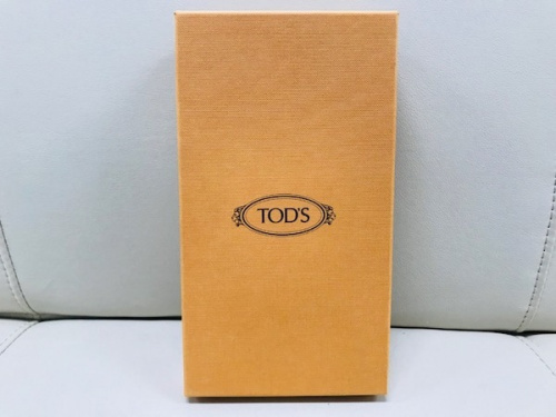 ラウンドファスナー財布のTODS