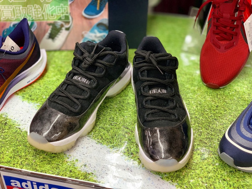 トレファク　千葉　AIR MAXのNIKE AIR JORDAN 11 RETRO LOW　千葉　中古