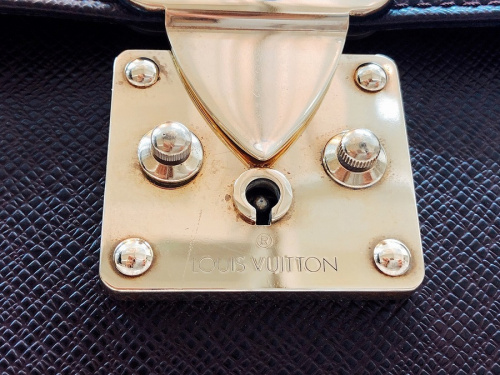 ルイヴィトン　タイガのブリーフケース