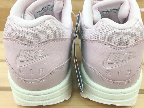 NIKE　ナイキのレディース　スニーカー