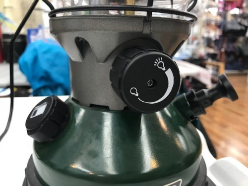 キャンプのガソリンランタン