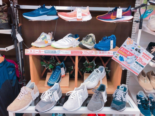 NEW BALANCE　ニューバランスのadidas　アディダス