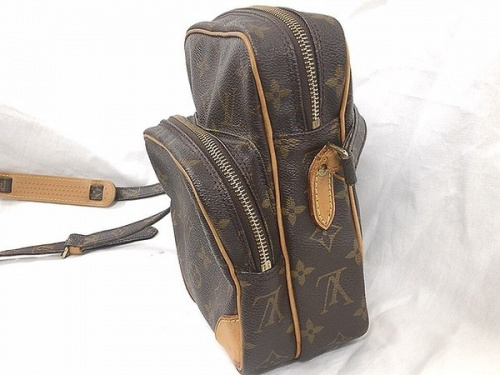 ショルダーバッグのLOUIS VUITTON