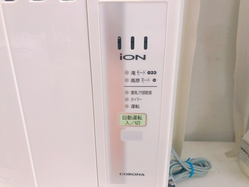 夏物家電の窓枠エアコン