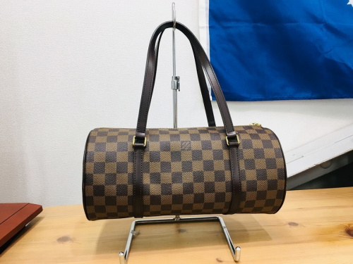 LOUIS VUITTONのバッグ