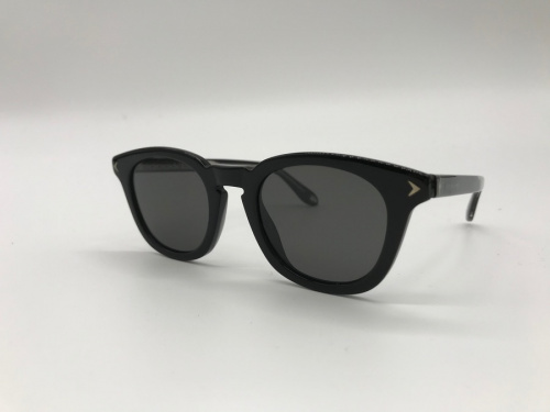 GIVENCHY　のサングラス　中古