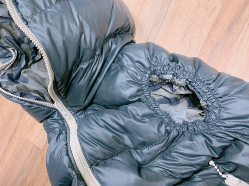 ダウンベスト　レディースのカモフラージュ