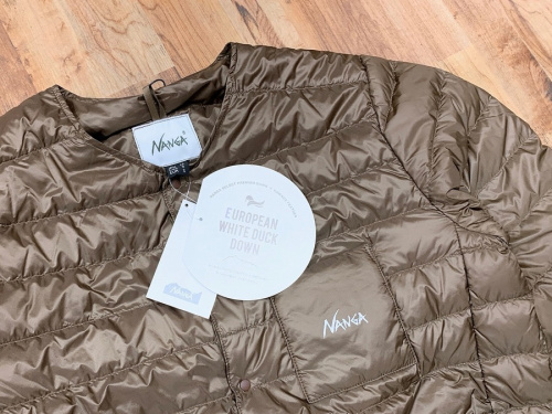 ダウンジャケット　メンズのノーカラーダウンジャケット