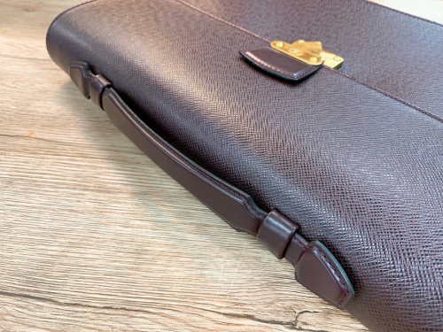 ヴィトン　中古のカバン　ブリーフケース