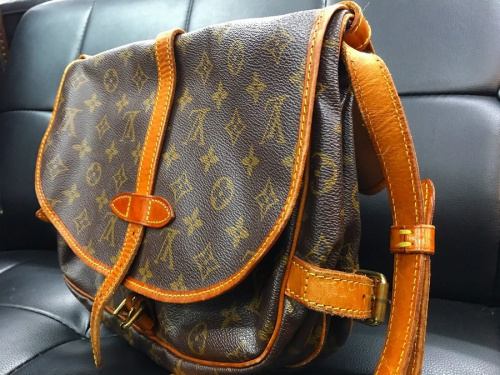 モノグラムのショルダーバック　中古　買取