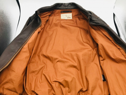 A-2フライトジャケットのブラウン