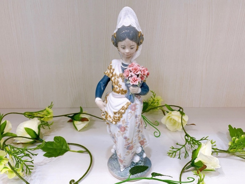 LLADRO　リヤドロ　陶器人形のバレンシアの少女　買取