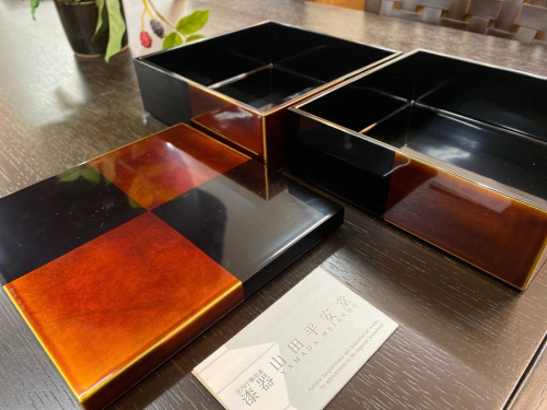 二段重　白壇の山田平安堂