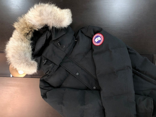千葉　市川　船橋　江戸川　墨田　葛飾　幕張   カナダグース　中古　買取のカナダグース　ダウンジャケット