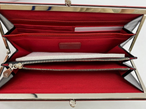 ブランド財布　中古　未使用の長財布　Vivienne Westwood　