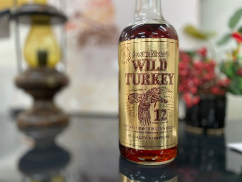 バーボンウイスキーのワイルドターキー　ゴールドラベル