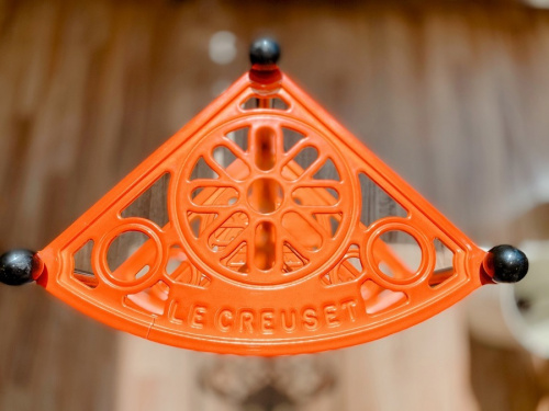 コーナーラック　ルクルーゼのpot stand　ポットスタンド