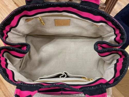 PRADA プラダのバッグ 中古