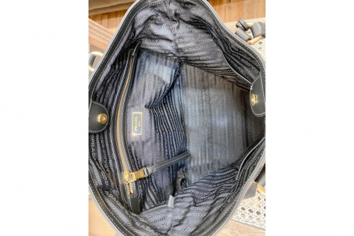 PRADA　プラダのバッグ　中古