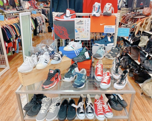 スニーカー 中古のナイキ アディダス