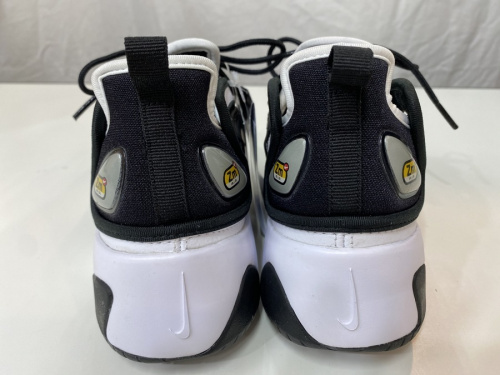 ナイキ　NIKE　レディーススニーカーのzoom ズーム