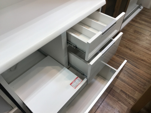 ニトリ　コスパ◎　ダリア80の食器棚　キッチンボード　回転イス　ベンチ　4点セット　千葉　市川　船橋　江戸川　墨田　葛飾　幕張　家具　中古　買取