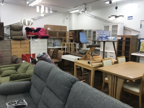 食器棚　キッチンボード　回転イス　ベンチ　4点セット　千葉　市川　船橋　江戸川　墨田　葛飾　幕張　家具　中古　買取の千葉船橋中古家具情報