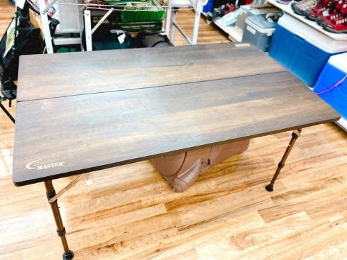 バタフライテーブルのコールマン　キャンプ用品