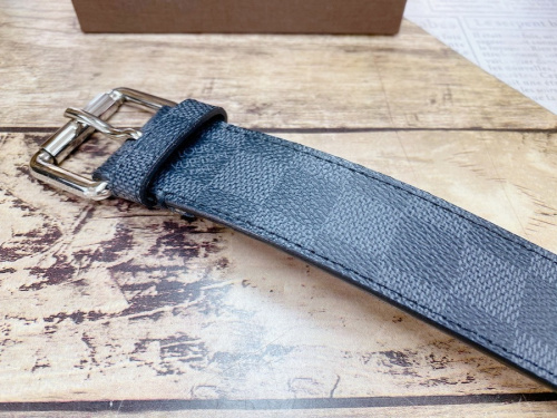 LOUIS VUITTON(ルイヴィトン)のサンチュール・ポシェットオム ベルト