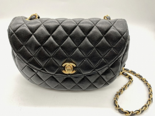 CHANEL シャネルのショルダーバッグ チェーンバッグ