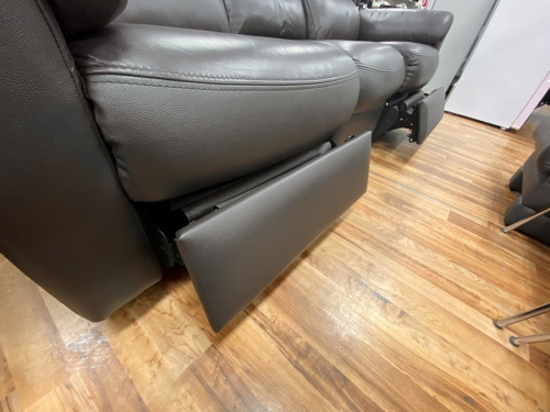家具　中古の電動リクライニングソファー