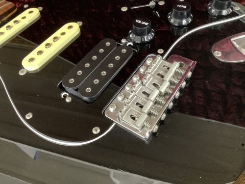 ギターのFENDER
