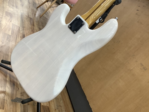中古楽器のベース