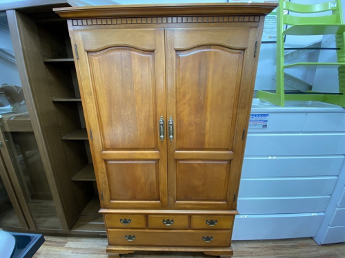 ワードローブ　2枚扉の横浜ダニエル　アーリーアメリカン