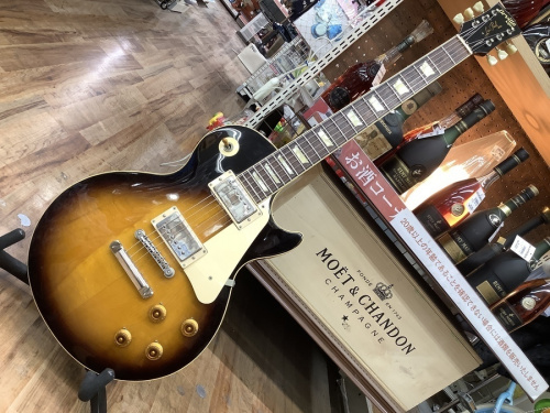 中古楽器店のGibson