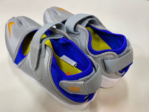 スニーカー　中古のナイキ　NIKE　足袋スニーカー