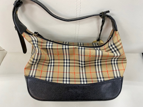 トートバッグのBURBERRY バーバリー