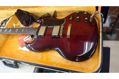 中古楽器店のGibson