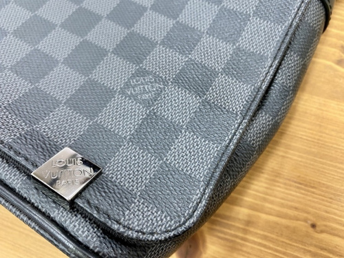 LOUIS VUITTON ルイヴィトンのディストリクトPM ダミエ・グラフィット