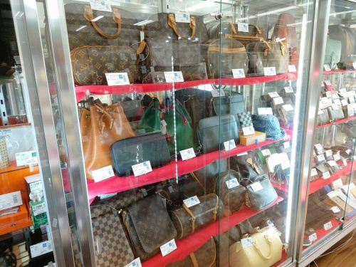 カルトシエール 市川のショルダーバッグ 市川