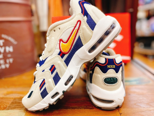 スニーカーのNIKE